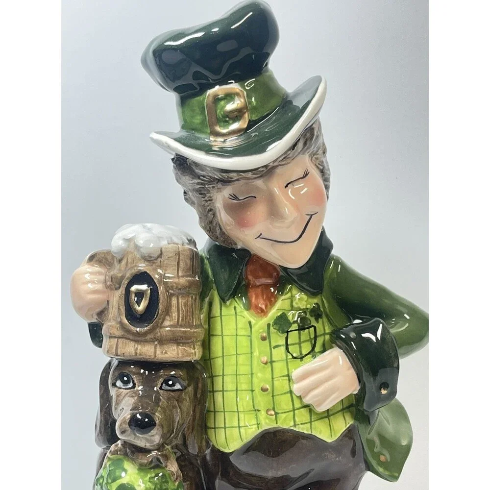 Blue Sky Clayworks 2022 The Shamrock King St Patrick’s Day Figurine (Sm Chip)